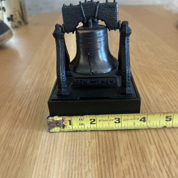 1976 Cast Iron Liberty Bell Coin Bank Harrisburg, PA - Picture 4 of 6